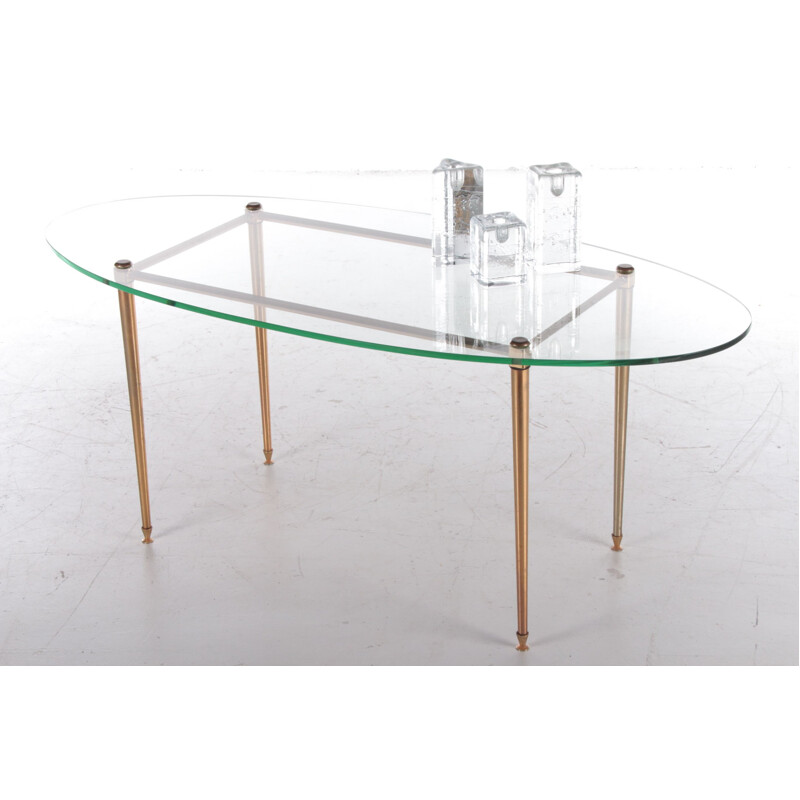 Table basse française vintage de forme ovale en laiton et verre, 1960