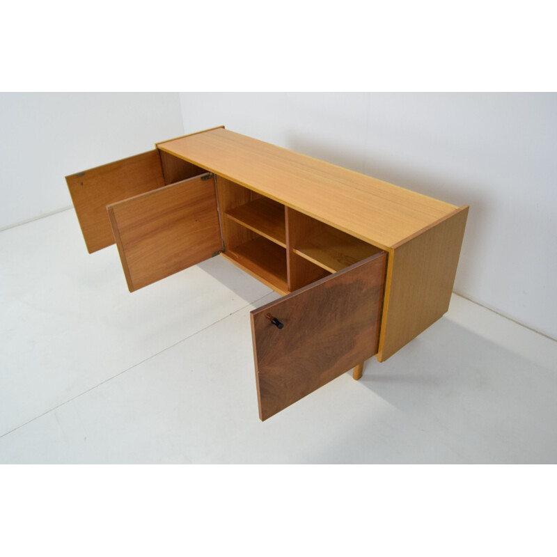 Vintage houten dressoir van Jitona, Tsjechoslowakije 1960