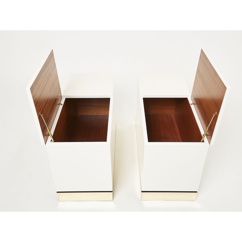 Pareja de mesas auxiliares vintage de latón lacado blanco de Jean-Claude Mahey para Romeo, Francia 1970