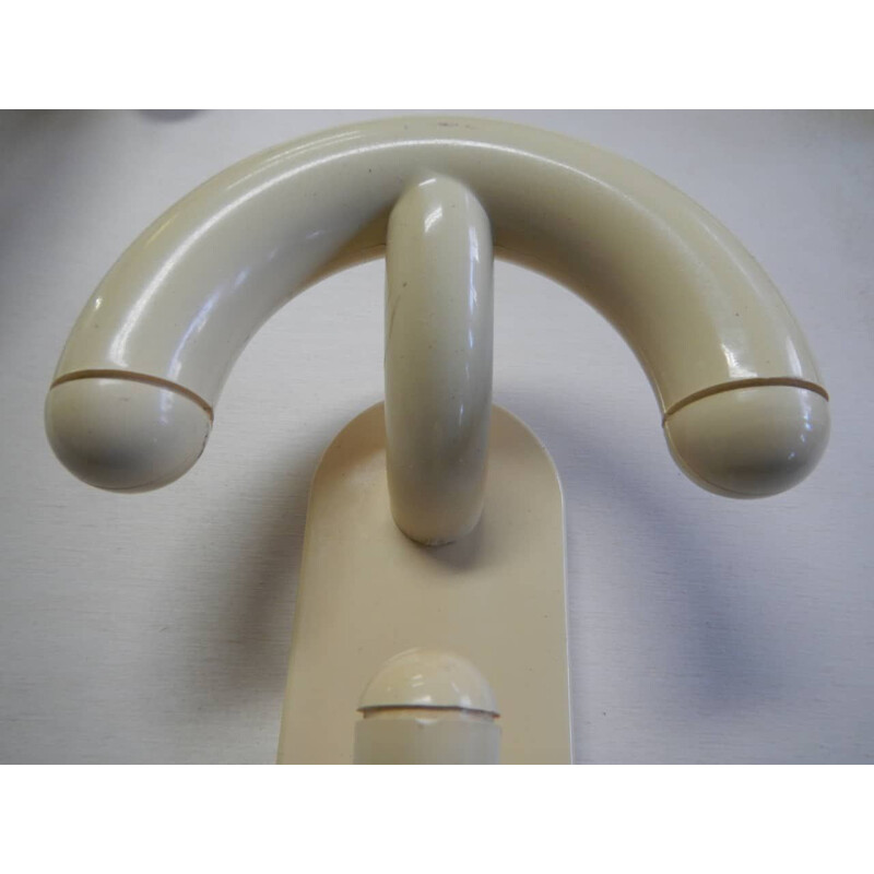 Paar vintage beige plastic kapstokken Abs de Con