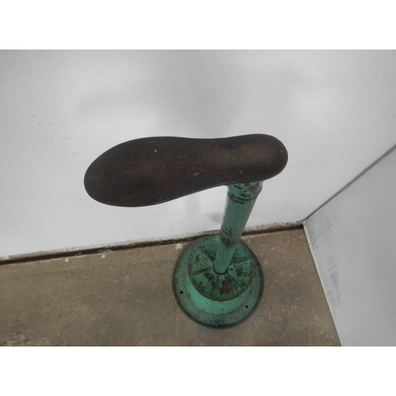 Vintage green shoemaker mold