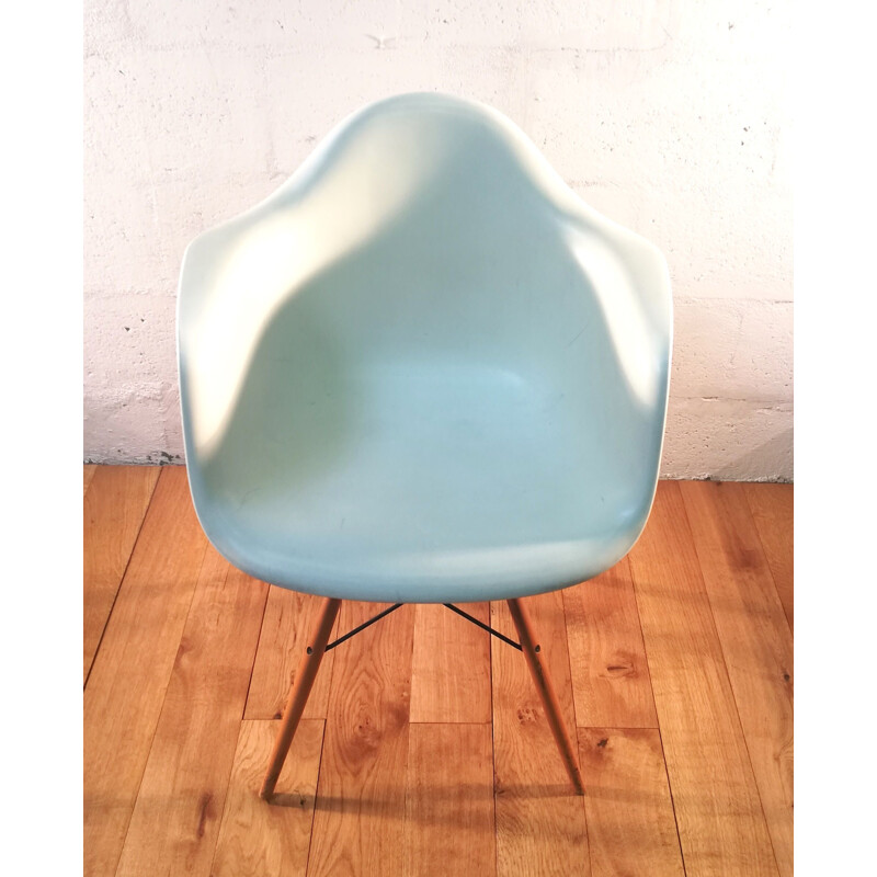 Vintage armchair from Eames