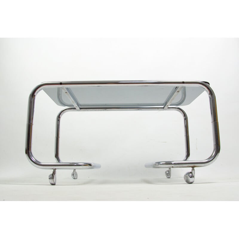 Mesa de centro vintage de cristal ahumado con ruedas, 1970