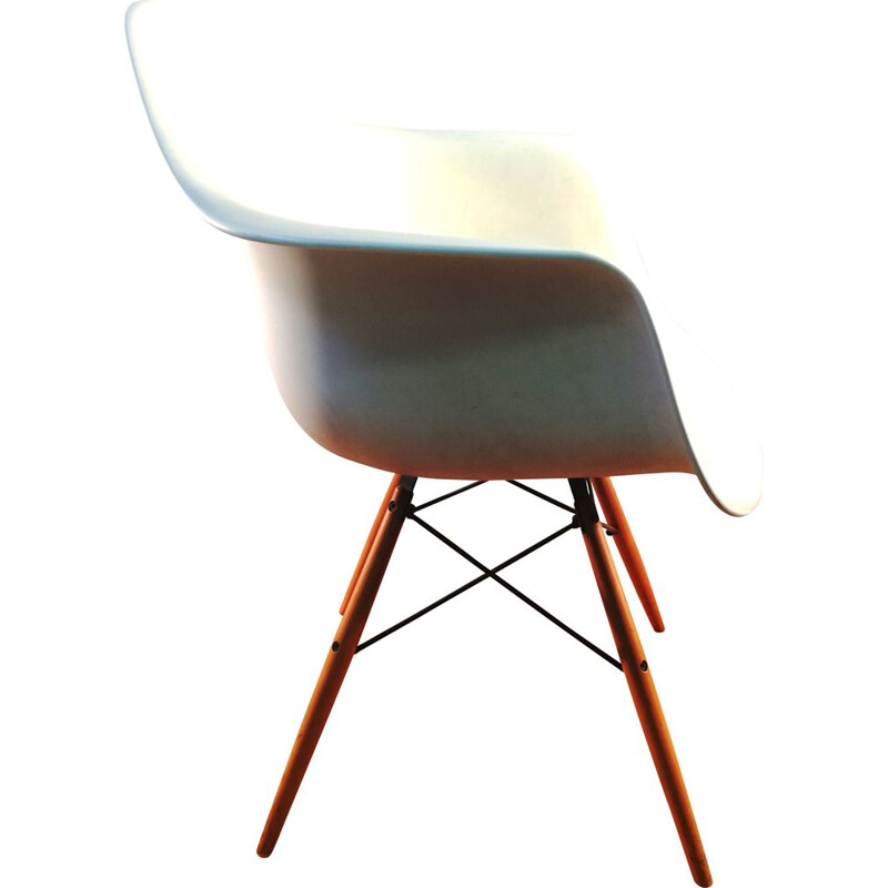 Vintage armchair from Eames