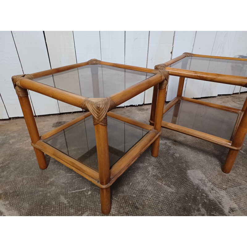 Pareja de mesas de centro vintage de bambú y cristal ahumado
