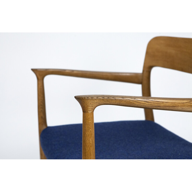 Armchair in oak and blue wool, Niels MOLLER- 1950s