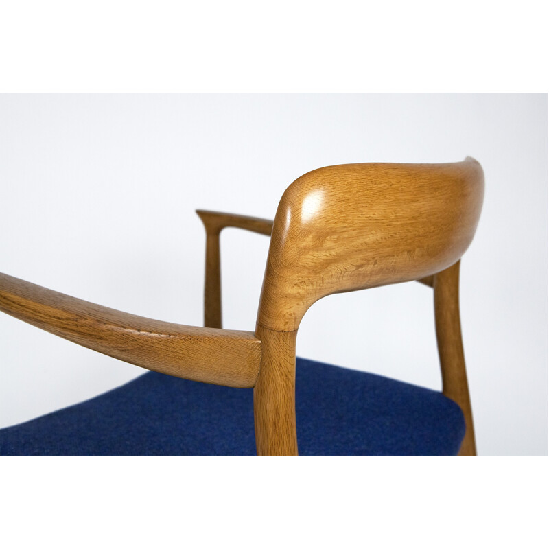 Armchair in oak and blue wool, Niels MOLLER- 1950s