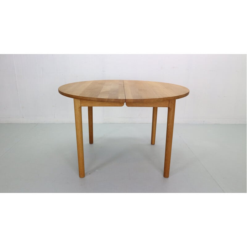 Vintage round oakwood extendable dining table by Hans J. Wegner for Ry Mobler, Denmark 1970