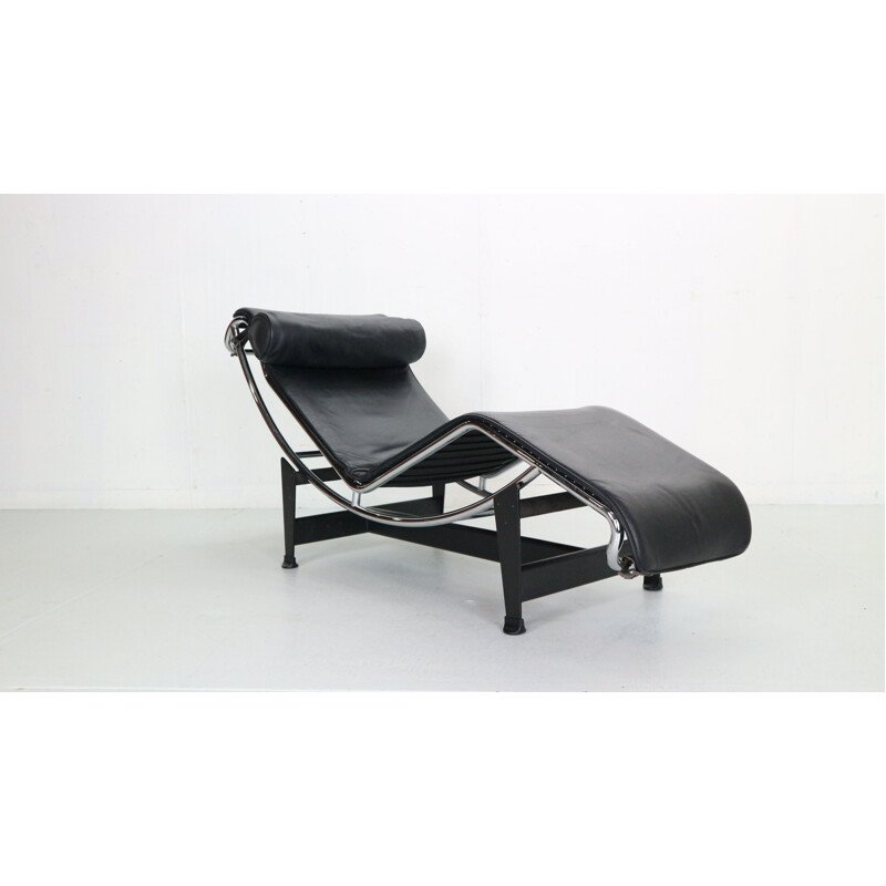 Vintage black Lounge chair by Le Corbusier for Cassina, 1970