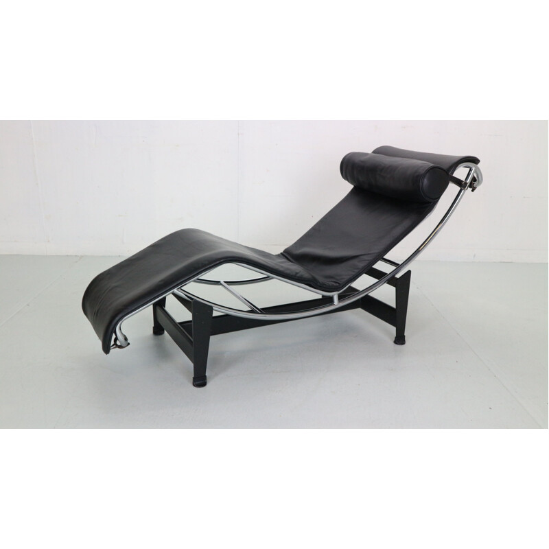 Vintage black Lounge chair by Le Corbusier for Cassina, 1970