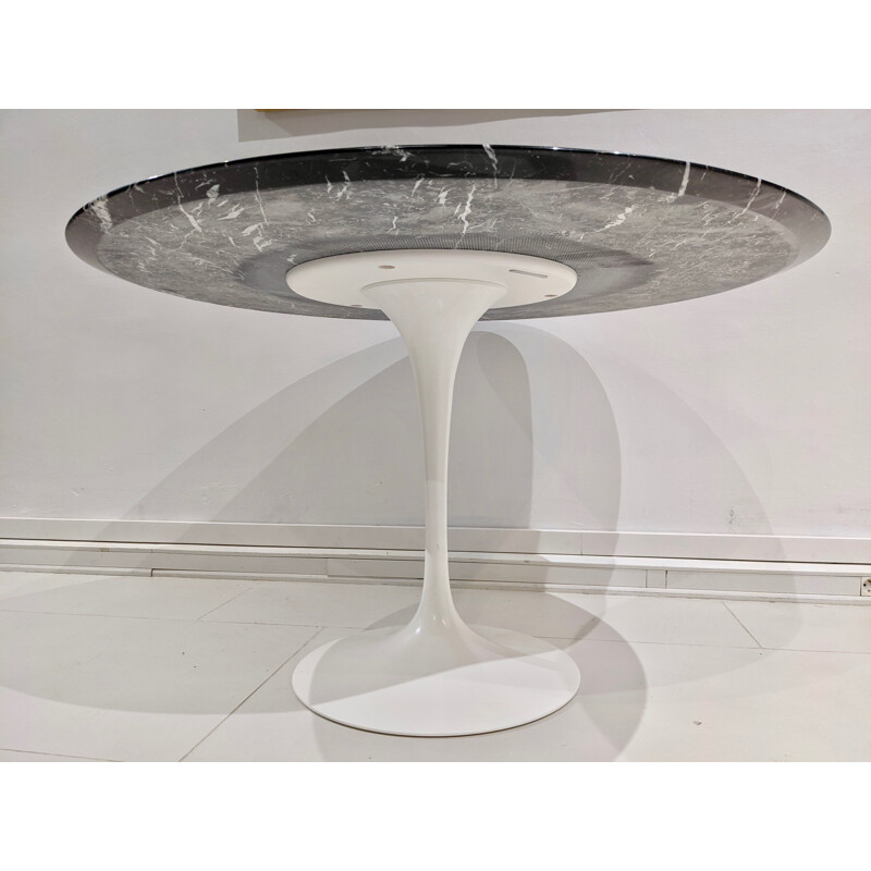 Table tulipe vintage à base blanche et marbre noir marquina par Saarinen pour Knoll International, 1990