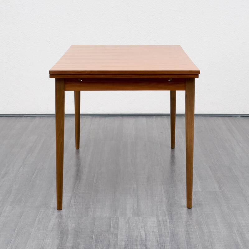 Extendable dining table in walnut - 1960s