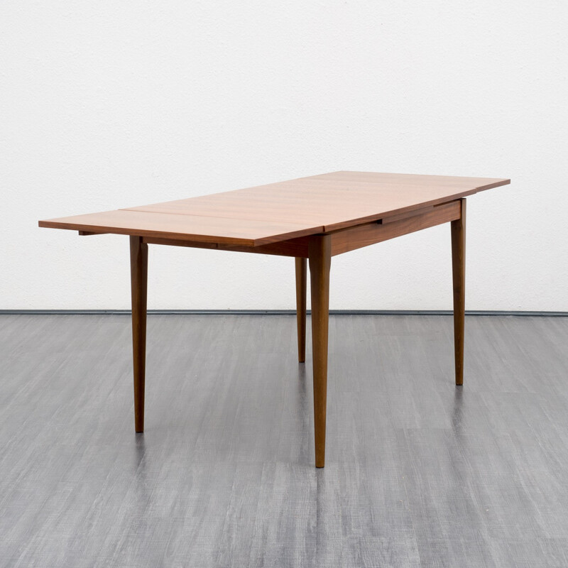 Extendable dining table in walnut - 1960s