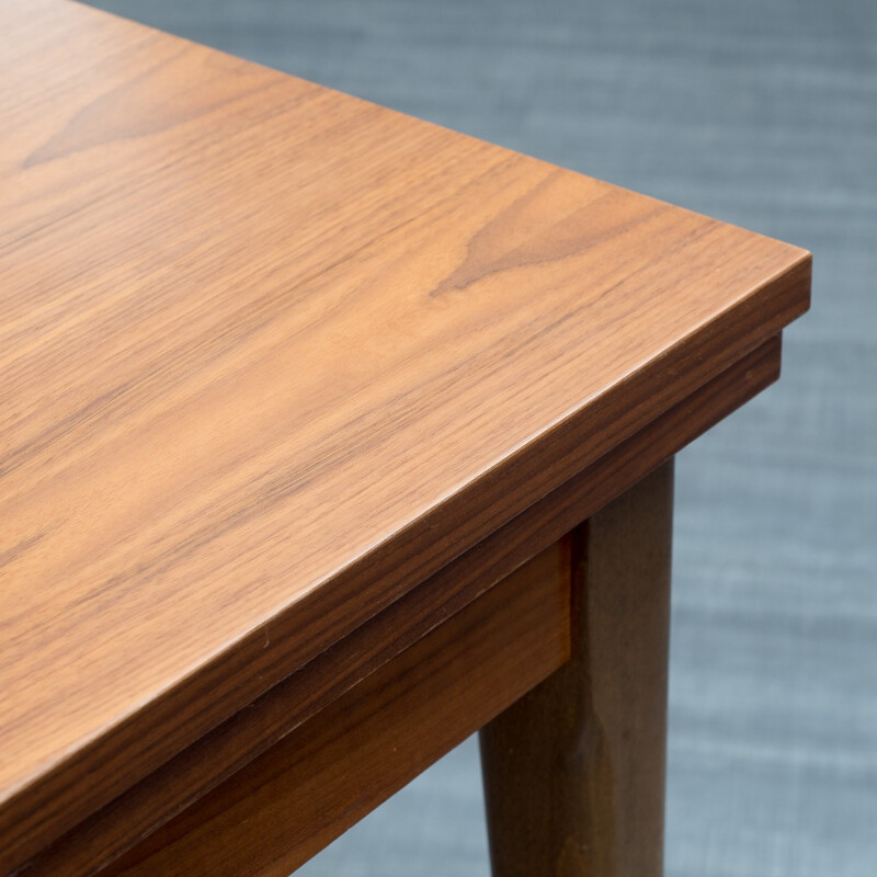 Extendable dining table in walnut - 1960s