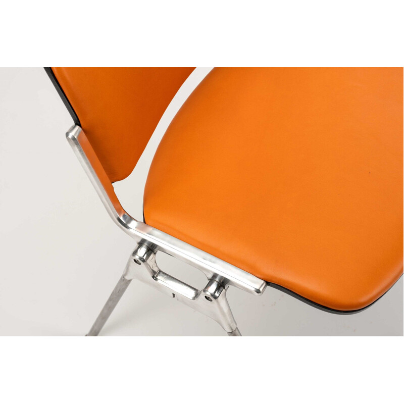 Vintage orange leather chair Mandarin by Giancarlo Piretti for Castelli Dsc Axis