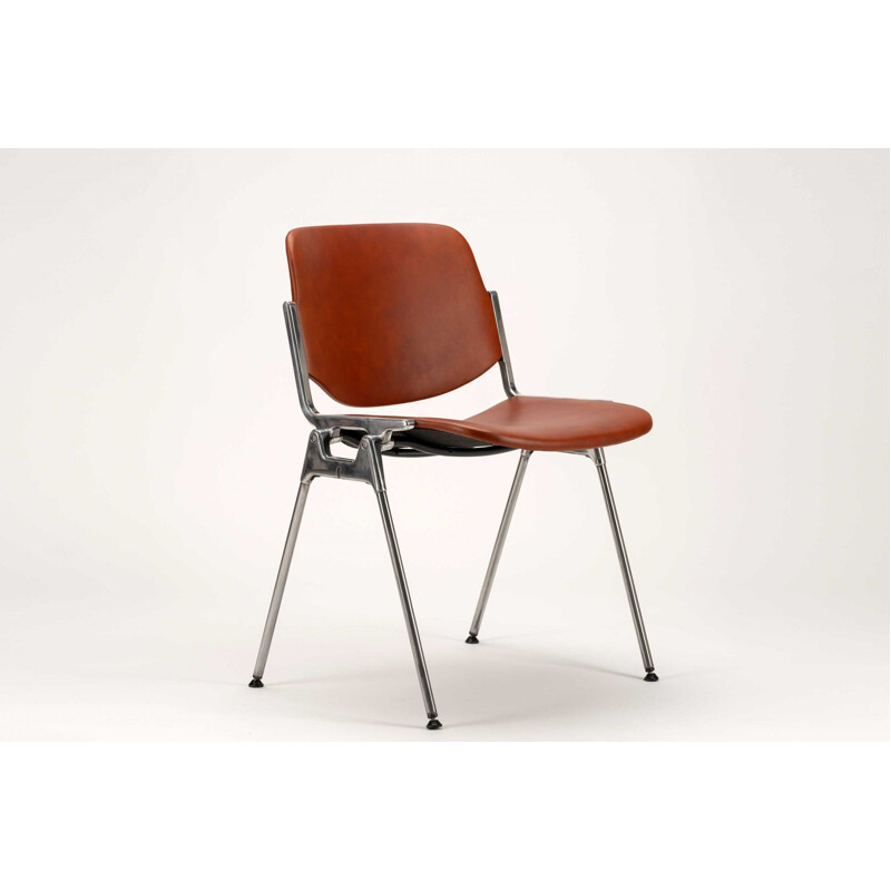 Vintage chair Tan by Giancarlo Piretti for Castelli Dsc Axis