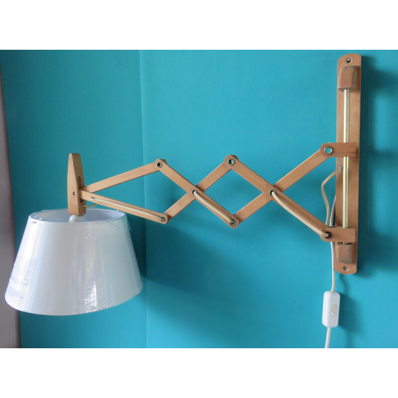 Vintage articulated wall lamp in light oak, Denmark 1970