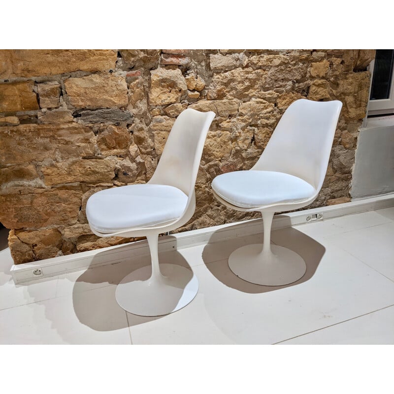 Paire de chaises vintage "Tulipe" pivotantes avec des coussins d'assises blanc par Eero Saarinen édition Knoll