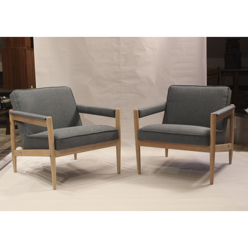 Pareja de sillones escandinavos vintage con tela azul y estructura de madera de haya