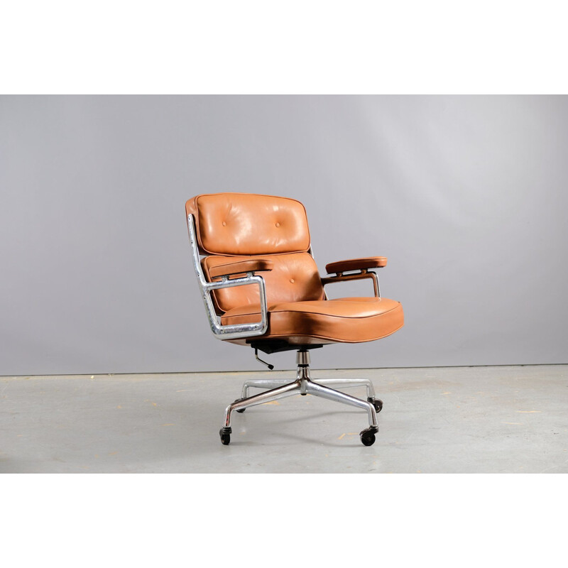 Vintage swivel chair with armrests by Ray & Charles Eames for Herman Miller, 1960s