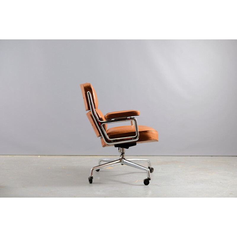 Vintage swivel chair with armrests by Ray & Charles Eames for Herman Miller, 1960s