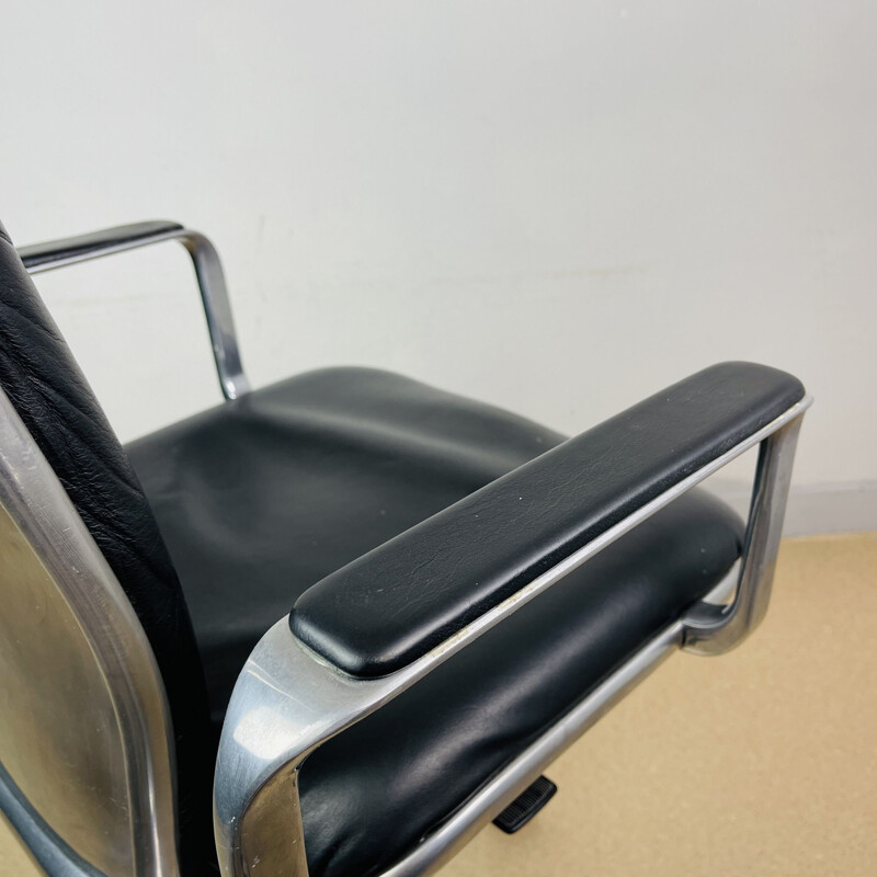 Mid-century chrome and black leather high-back office armchair Supporto by Frederick Scott for ICF Milano, 1980s