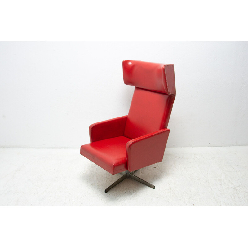 Paire de fauteuils pivotants rouges tchécoslovaques vintage, 1970