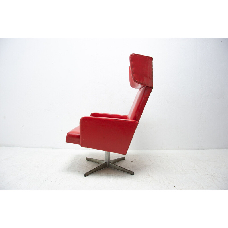 Par de cadeiras giratórias vermelhas tchecoslovacas vintage, 1970