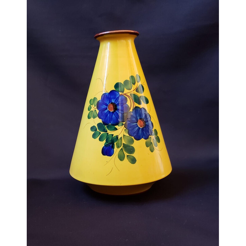 Vaso vintage com fundo amarelo por Andrea Galvani, 1925