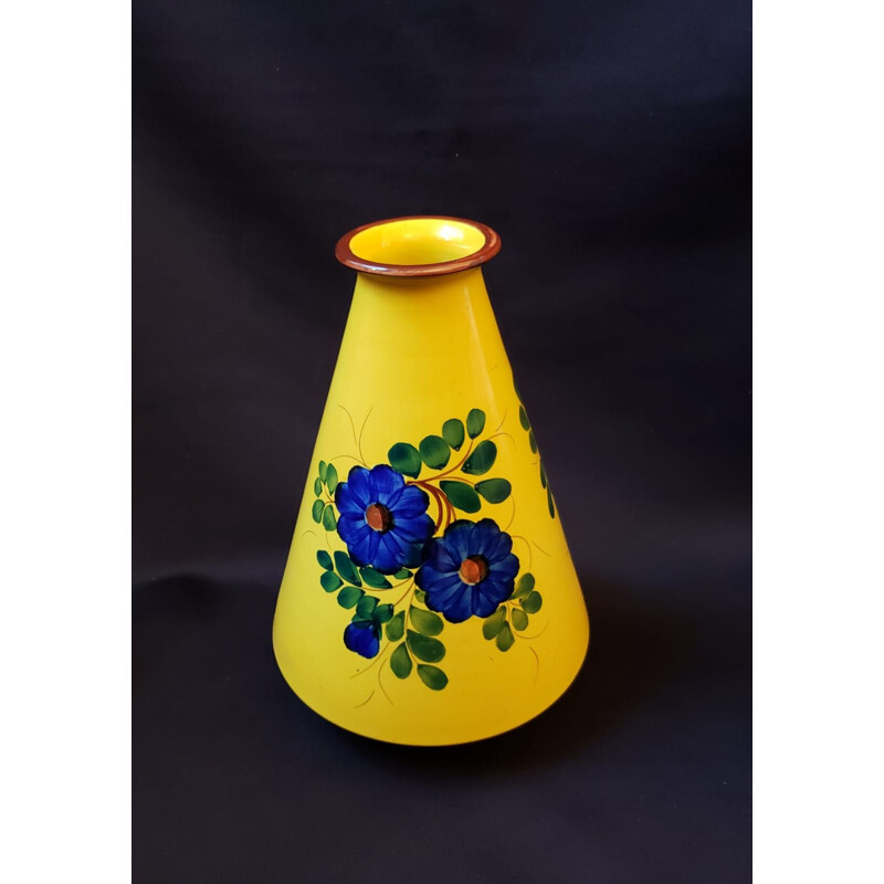 Vaso vintage con sfondo giallo di Andrea Galvani, 1925