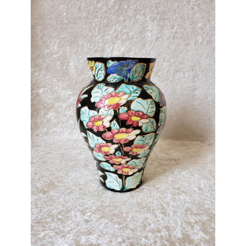 Vintage keramische vaas uit Vallauris met cloisonné bloemversiering op een zwarte achtergrond, 1960