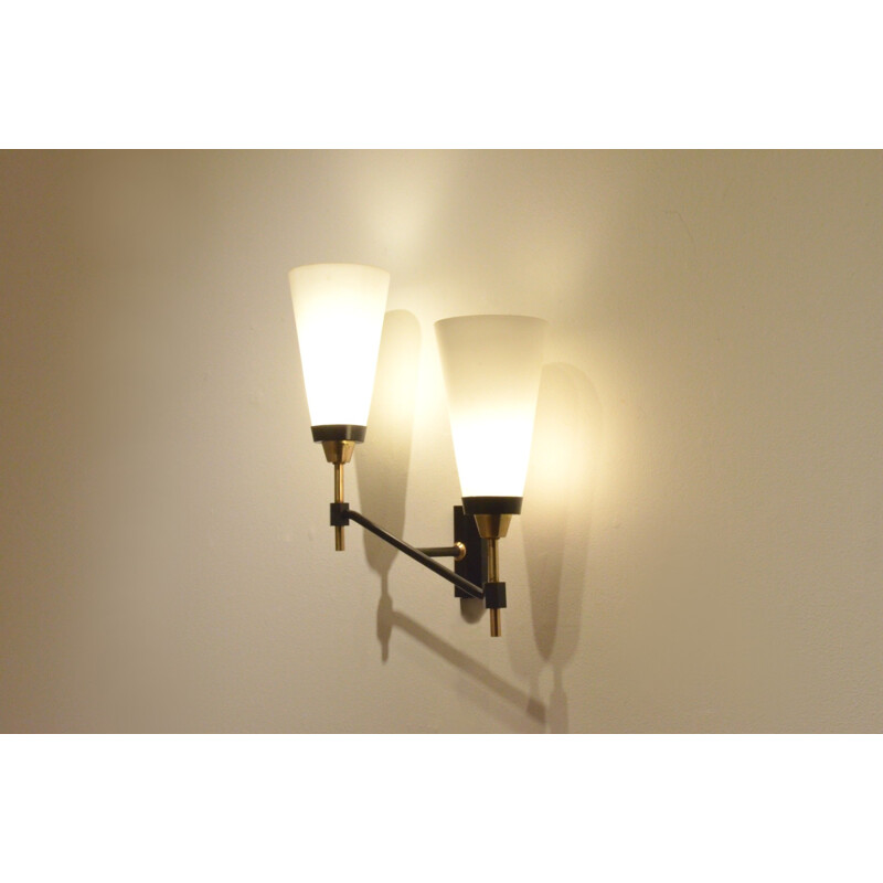 French Maison Arlus wall lamp in brass and opaline glass - 1950s