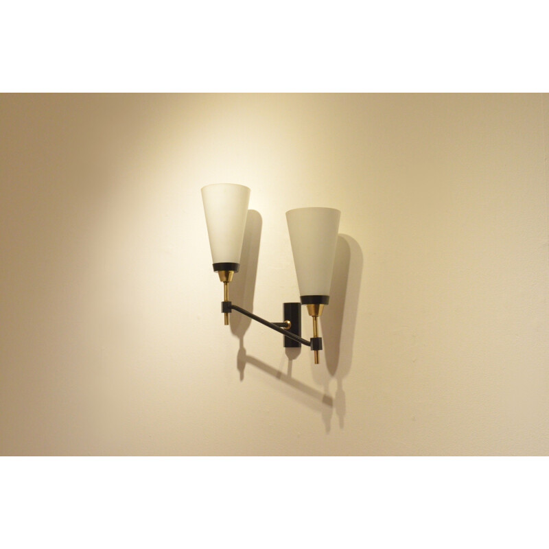 French Maison Arlus wall lamp in brass and opaline glass - 1950s