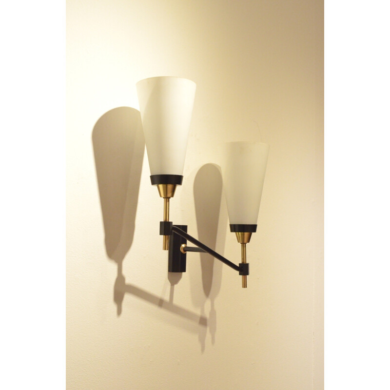 French Maison Arlus wall lamp in brass and opaline glass - 1950s