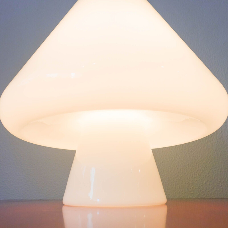 Lámpara de mesa vintage de cristal opalino Mushroom de Venini, Italia 1960