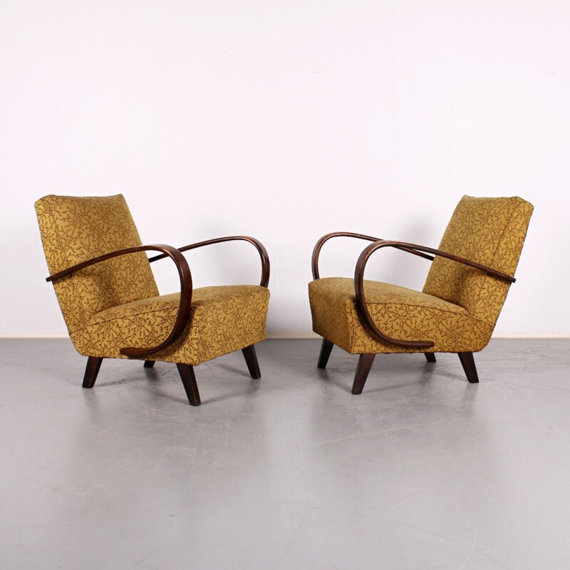 Paire de fauteuils vintage par Jindřich Halabala