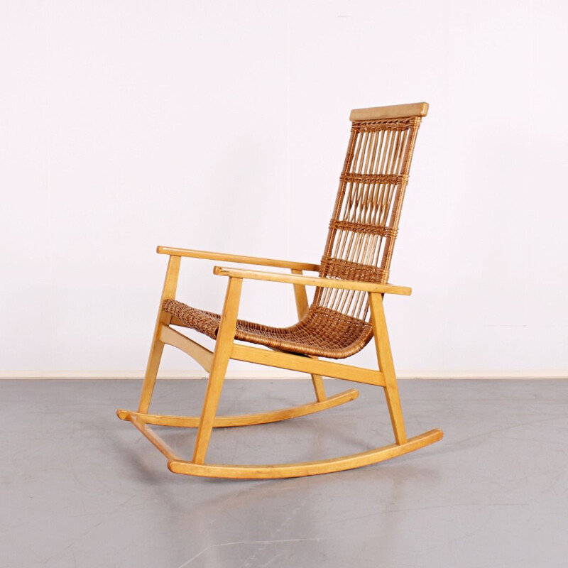 Vintage houten schommelstoel van Uluv