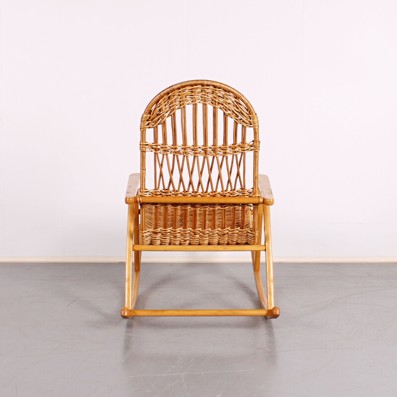 Chaise à bascule vintage en bois par Úluv