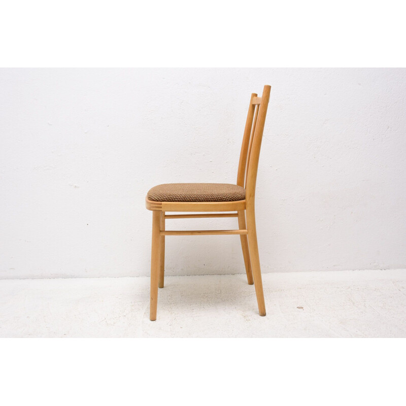 Par de cadeiras de madeira de faia vintage e de tecido por Tatra nabytok, Checoslováquia 1960