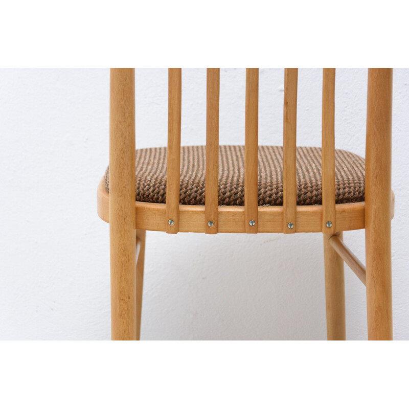Par de cadeiras de madeira de faia vintage e de tecido por Tatra nabytok, Checoslováquia 1960