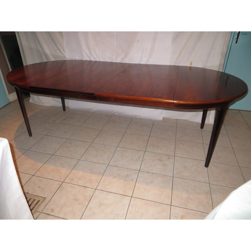 Large Scandinavian extendable table in Rio rosewood - 1960s