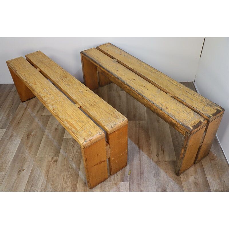 Paire de bancs vintage en pin naturel par Charlotte Perriand pour les arcs, 1960