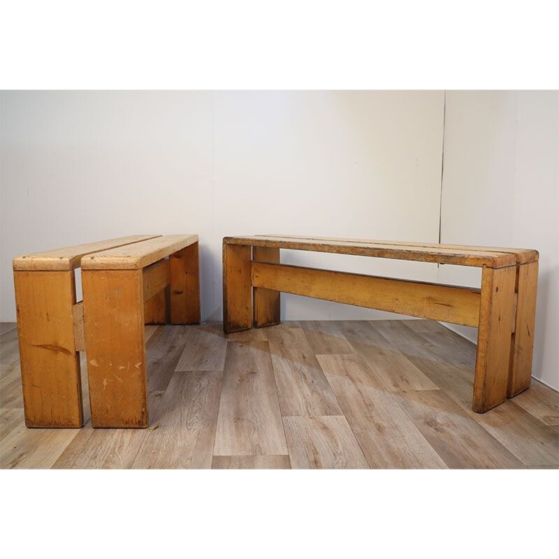 Paire de bancs vintage en pin naturel par Charlotte Perriand pour les arcs, 1960