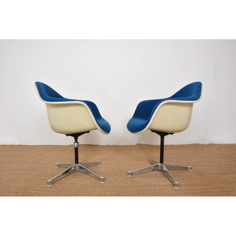 Pair of vintage swivel armchairs by Charles and Ray Eames for Herman Miller, 1960