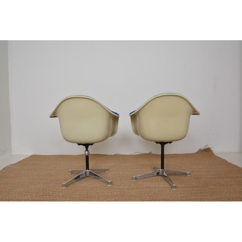 Pair of vintage swivel armchairs by Charles and Ray Eames for Herman Miller, 1960