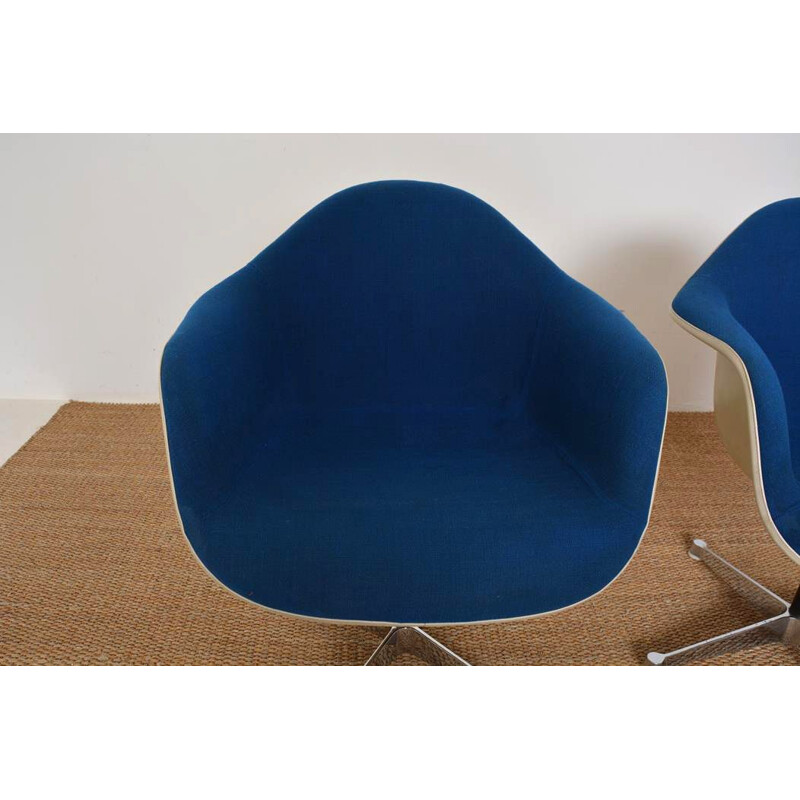 Pair of vintage swivel armchairs by Charles and Ray Eames for Herman Miller, 1960