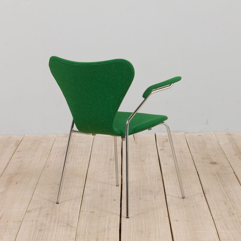 Chaise Series 7 modèle 3207 verte avec accoudoirs, Arne Jacobsen, Danemark 1950