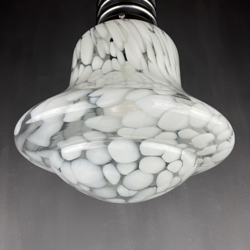 Lámpara de suspensión vintage de cristal de murano blanco de Carlo Nason para Mazzega, Italia 1960