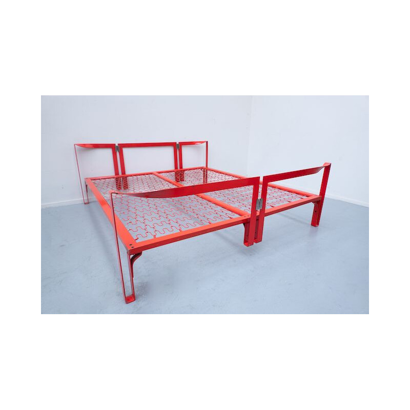 Vintage Vanessa bed in red metal by Tobia Scarpa for Gavina, Italy 1950s