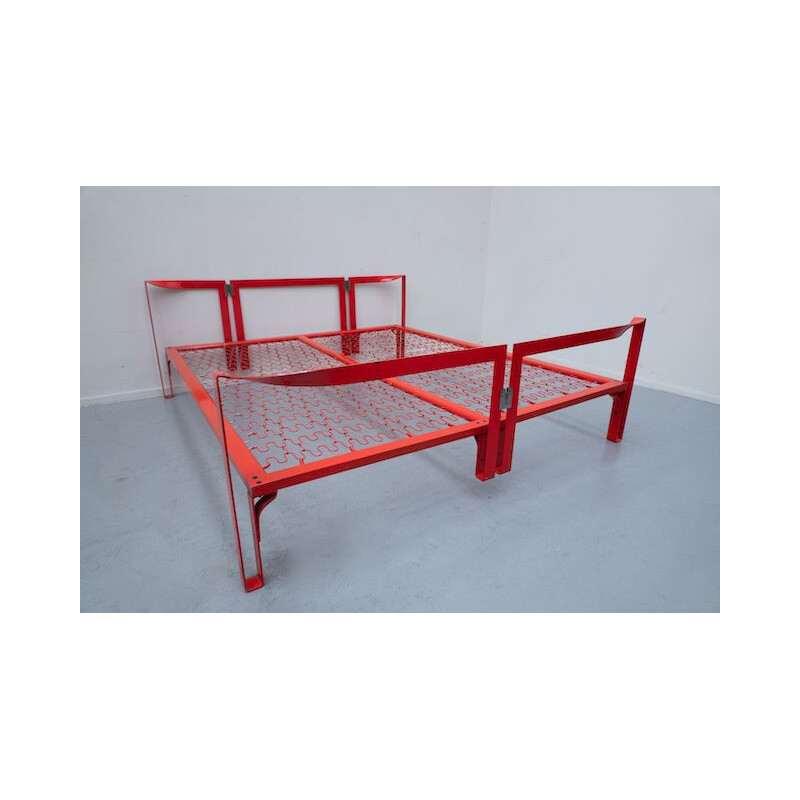 Vintage Vanessa bed in red metal by Tobia Scarpa for Gavina, Italy 1950s